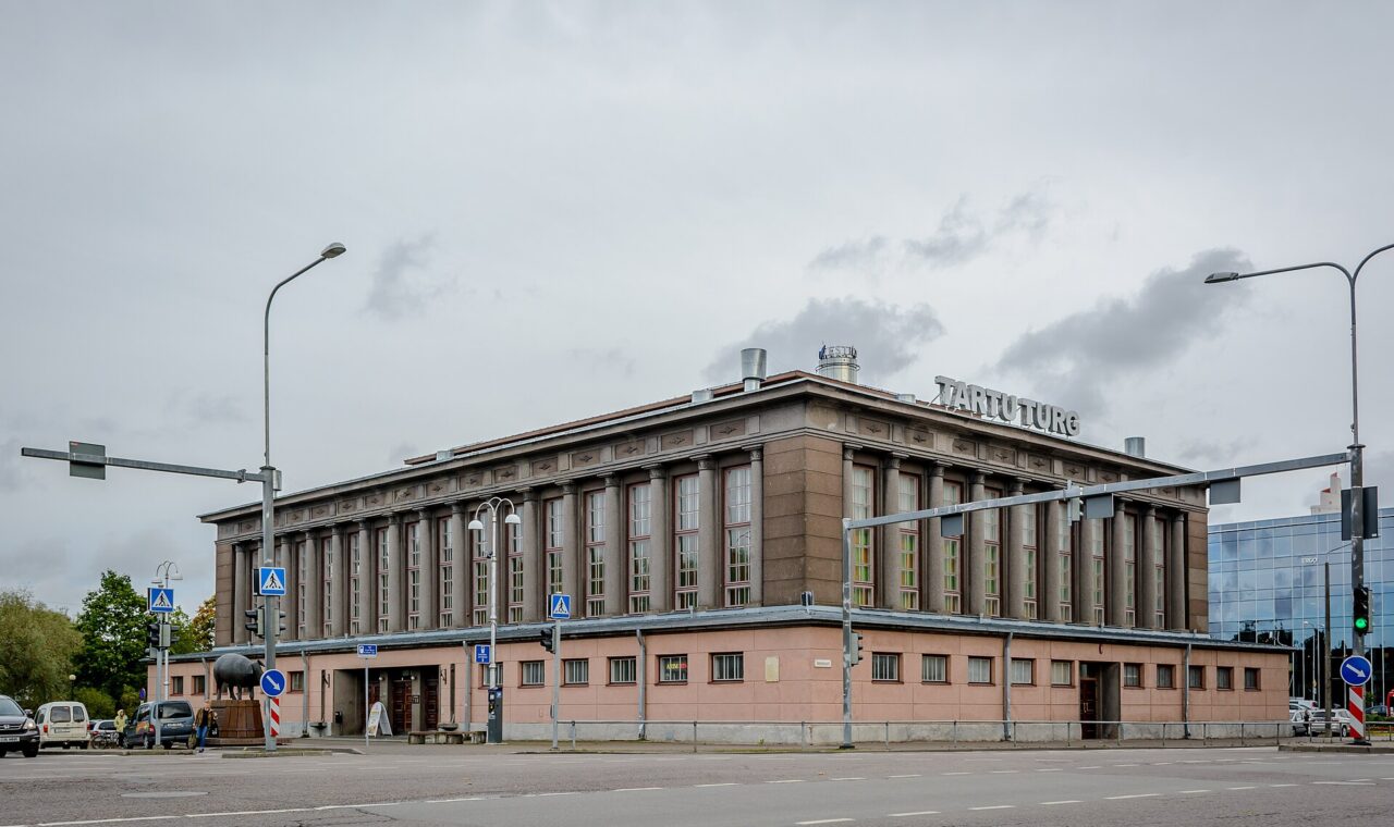 Tartu turuhoone hoone Vabaduse puiestee ääres