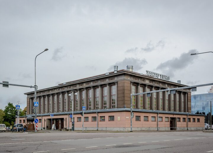 Tartu turuhoone hoone Vabaduse puiestee ääres
